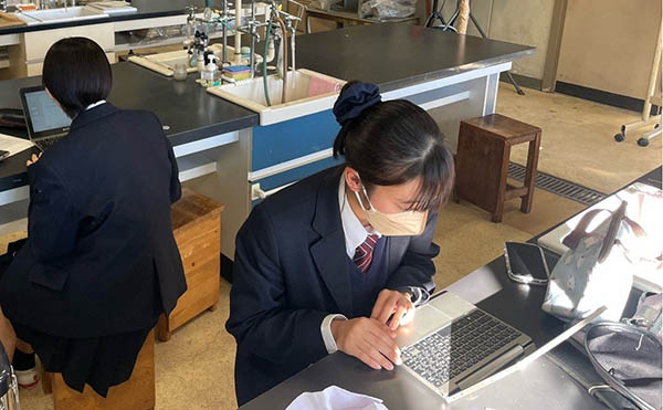 ��ʌ�����z�H�ƍ����w�Z���w��